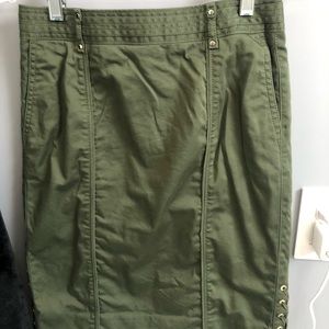WHBM sage green skirt w/pockets. SZ 0